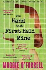 The Hand That First Held Mine af Maggie O'Farrell