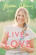 Live in Love af Lauren Akins