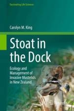 Stoat in the Dock af Carolyn M. King