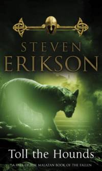 Toll The Hounds av Steven Erikson