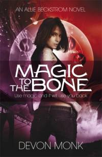 Magic to the Bone av Devon Monk