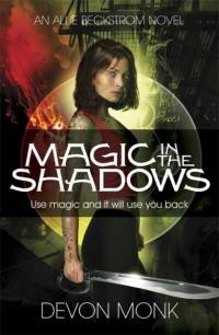 Magic in the Shadows av Devon Monk