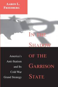In the Shadow of the Garrison State av Aaron L. Friedberg