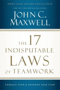 The 17 Indisputable Laws of Teamwork av John C. Maxwell