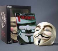 V for Vendetta Book and Mask Set av Alan Moore