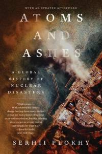 Atoms and Ashes av Serhii Plokhy