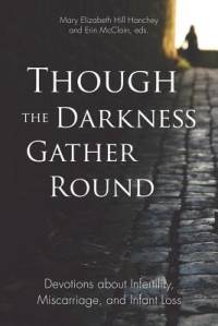 Though the Darkness Gather Round av Erin McClain