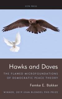 Hawks and Doves av Femke E Bakker