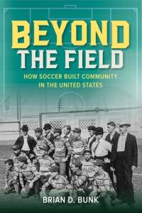 Beyond the Field av Brian D. Bunk